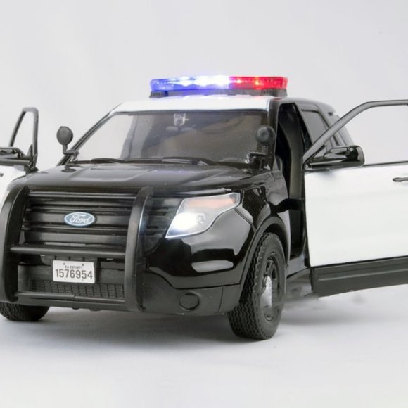 2015 Ford Unmarked Police Interceptor Utility w/ Lights & Sounds, Black and Whit - Picture 4 of 4